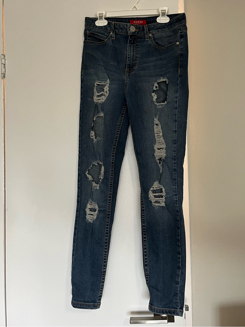 GUESS Women's Distressed Dark Blue Skinny Jeans size 27